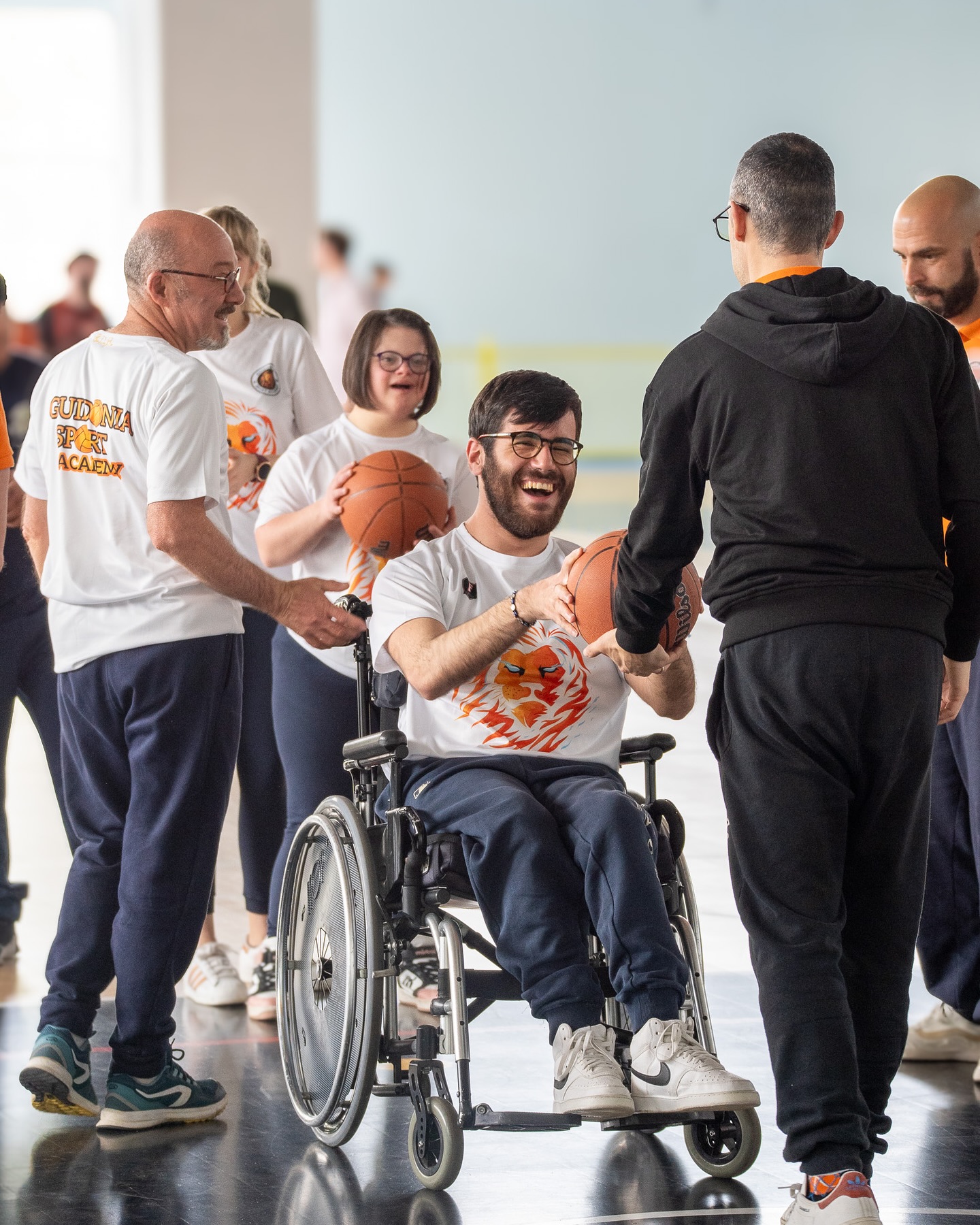 Attivita di basket inclusivo con l'associazione Il Mondo dei Numeri Primi