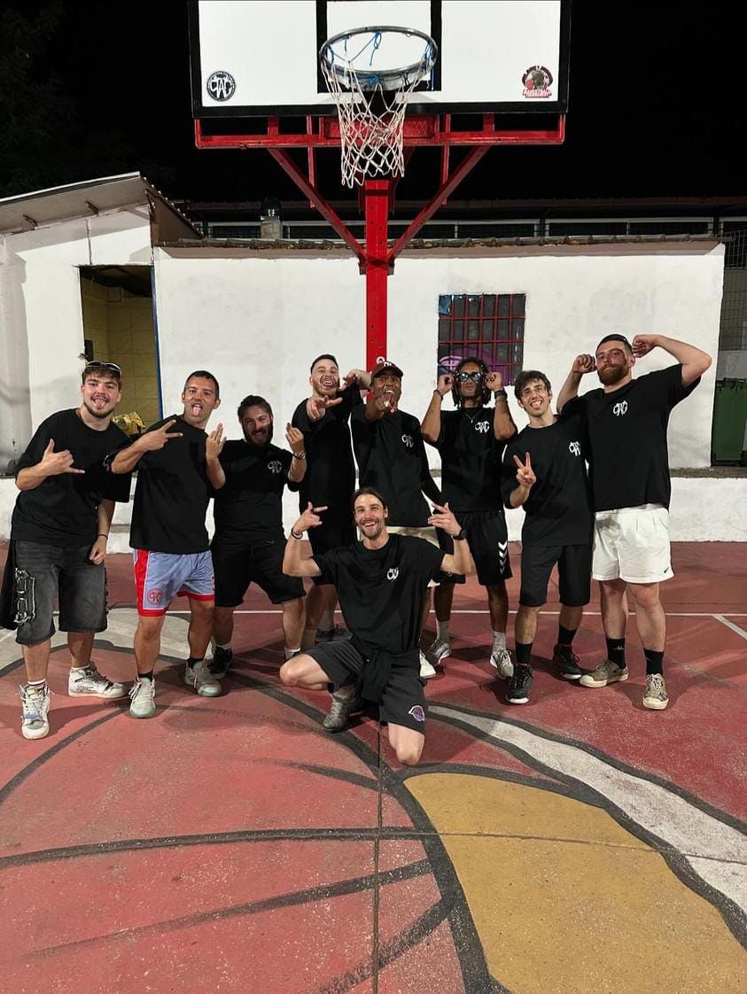 Squadra di organizzazione e team del Playground Alcyone Guidonia sul campo